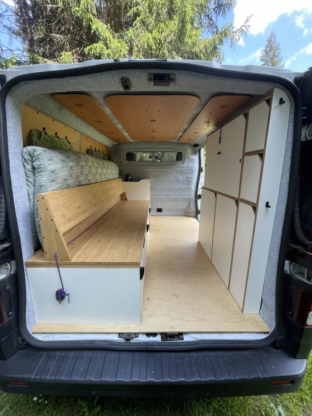 Renault Trafic Campingbus - Kehrsiten, Schweiz