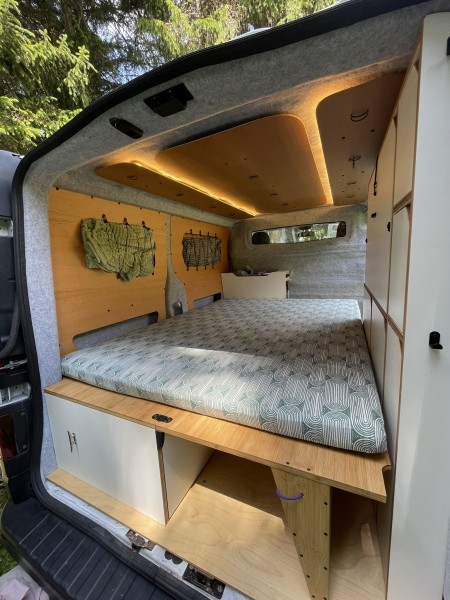Renault Trafic Campingbus - Kehrsiten, Schweiz