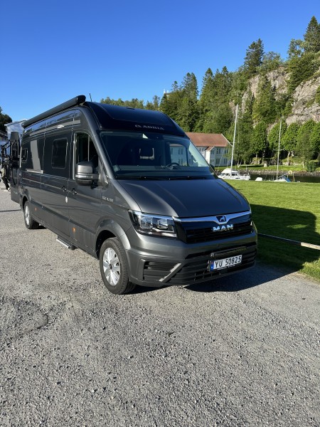 Adria Twin Max 608 SGX Camping-car - Strusshamn, Norvège