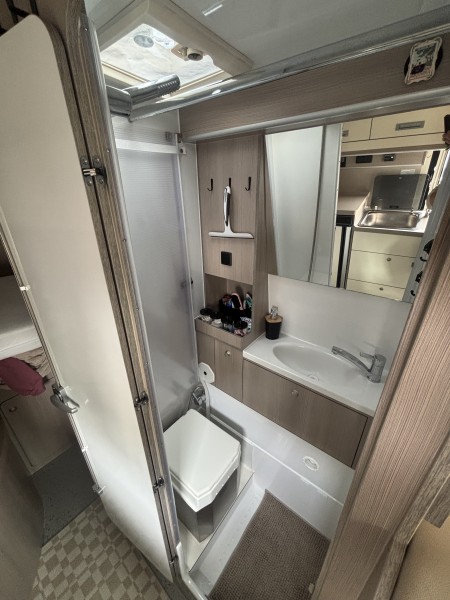 Globe‑Traveller Voyager Z Husbil - Valbirse, Schweiz
