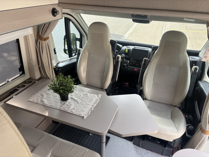 Globe‑Traveller Voyager Z Husbil - Valbirse, Schweiz