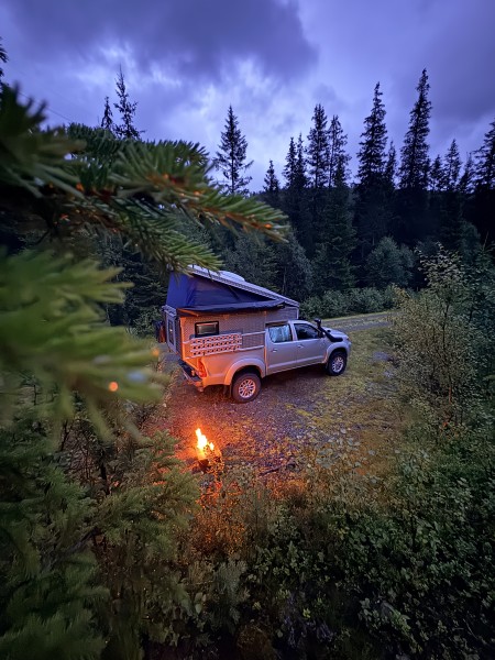 Toyota Hilux Retkeilyauto - Vantaa, Suomi
