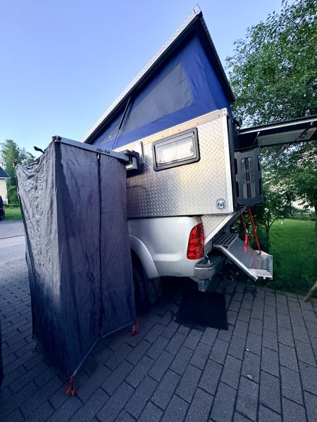 Toyota Hilux Campingbus - Vantaa, Finnland