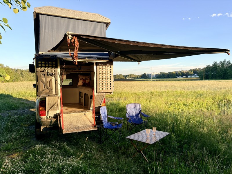 Toyota Hilux Campingbus - Vantaa, Finnland