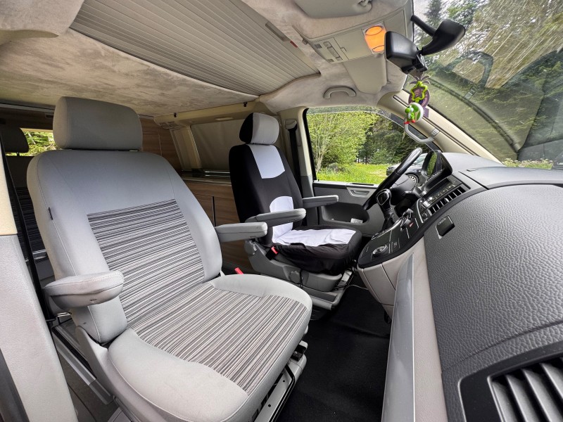 VW California Retkeilyauto - Belfaux, Sveitsi