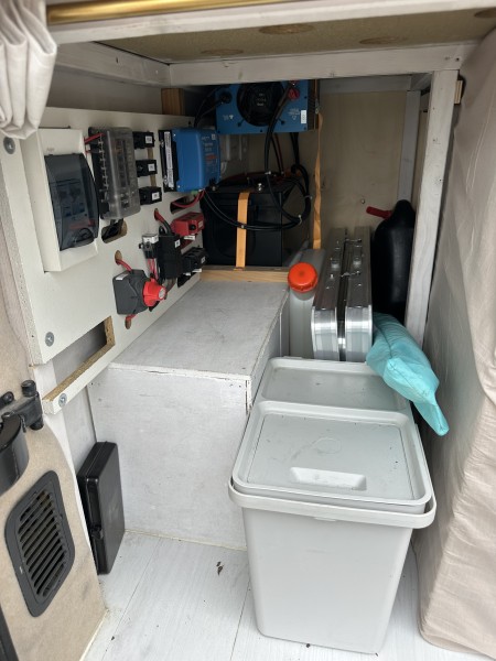 Renault Master T35 dCi125 Campervan - Münsingen, Switzerland