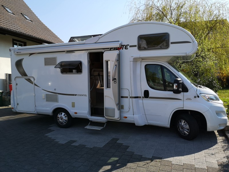   Wohnmobil - Schleinikon, Schweiz