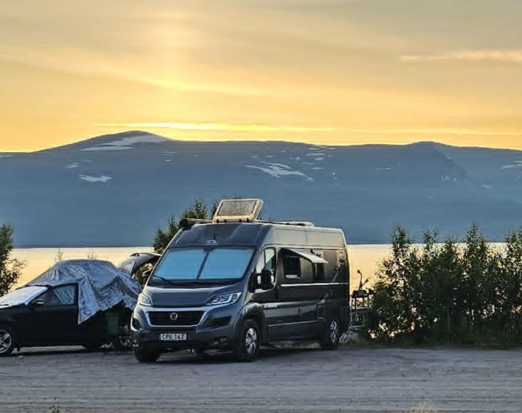Adria Twin SP Campingbus - Farsta, Schweden