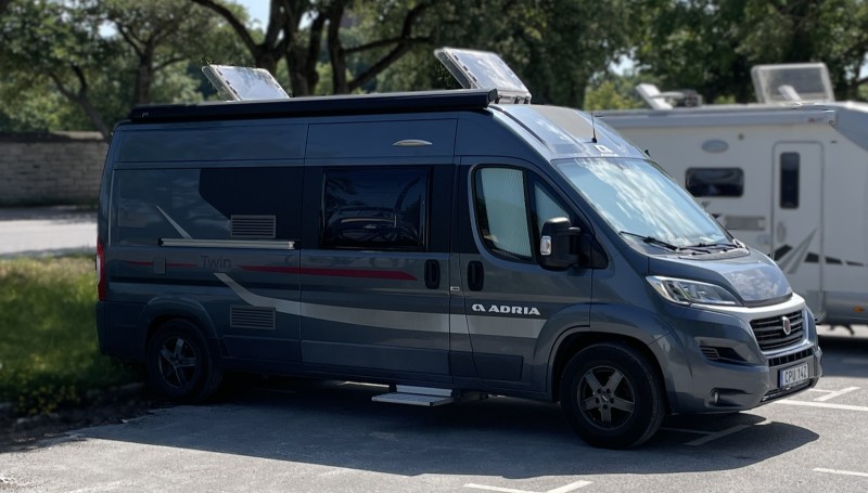 Adria Twin SP Campingbus - Farsta, Schweden