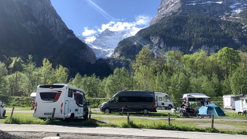 VW Grand California 680 Matkailuauto - Unterengstringen, Sveitsi