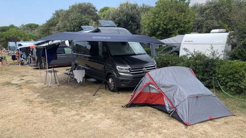 VW Grand California 680 Matkailuauto - Unterengstringen, Sveitsi