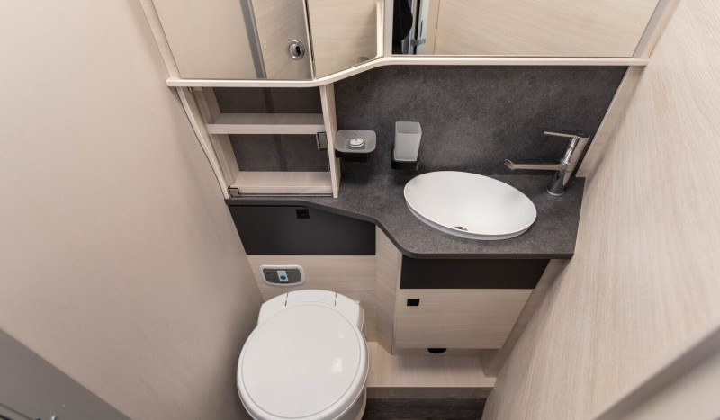 Challenger 328 GRAPHITE ULTIMATE Wohnmobil - Tuusula, Finnland