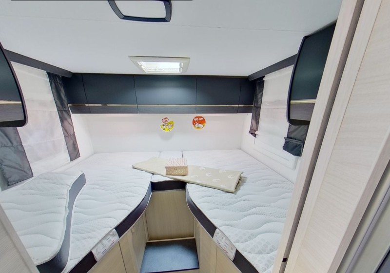 Challenger 337GA Camping-car - Weingarten (Baden), Allemagne