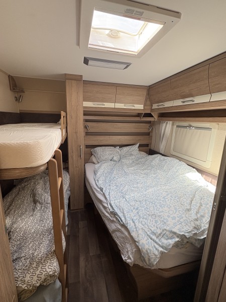 Kabe CLASSIC 560 GLE KS Matkailuvaunu - Mantorp, Ruotsi
