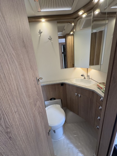 Kabe CLASSIC 560 GLE KS Matkailuvaunu - Mantorp, Ruotsi