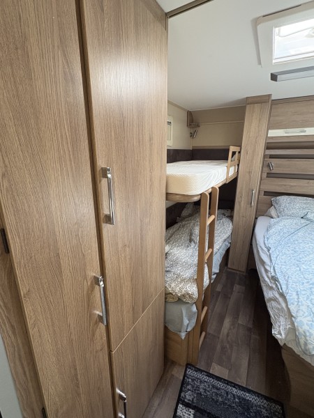 Kabe CLASSIC 560 GLE KS Matkailuvaunu - Mantorp, Ruotsi