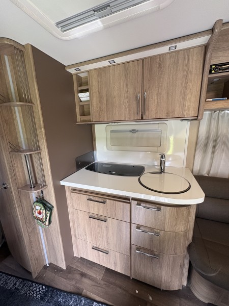 Kabe CLASSIC 560 GLE KS Matkailuvaunu - Mantorp, Ruotsi
