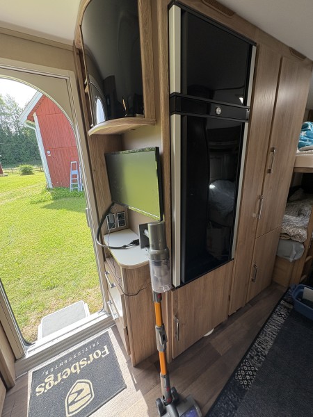 Kabe CLASSIC 560 GLE KS Matkailuvaunu - Mantorp, Ruotsi