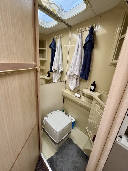 Kabe Safir 590 barnkammarvagn Matkailuvaunu - Vendelsö, Ruotsi