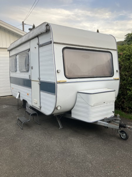 Adria 390 T Deluxe Wohnwagen - Dokka, Norwegen
