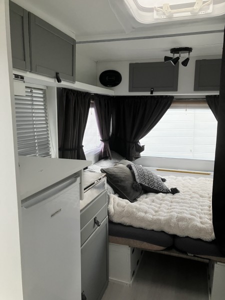 Adria 390 T Deluxe Wohnwagen - Dokka, Norwegen