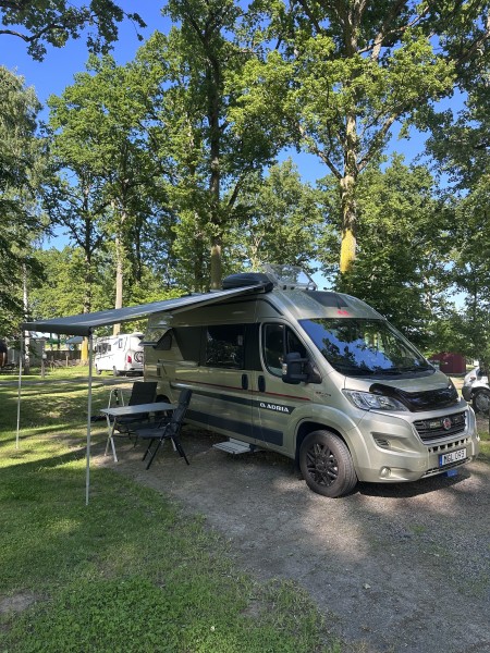 Adria Twin 600 SLT Campingbus - Åkersberga, Schweden