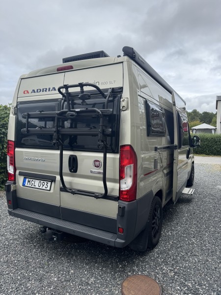 Adria Twin 600 SLT Campingbus - Åkersberga, Schweden