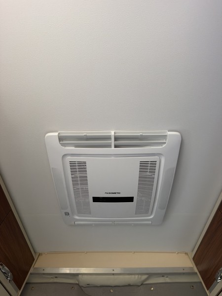 Adria Twin 600 SLT Retkeilyauto - Åkersberga, Ruotsi