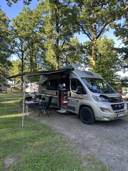 Adria Twin 600 SLT Campingbus - Åkersberga, Schweden