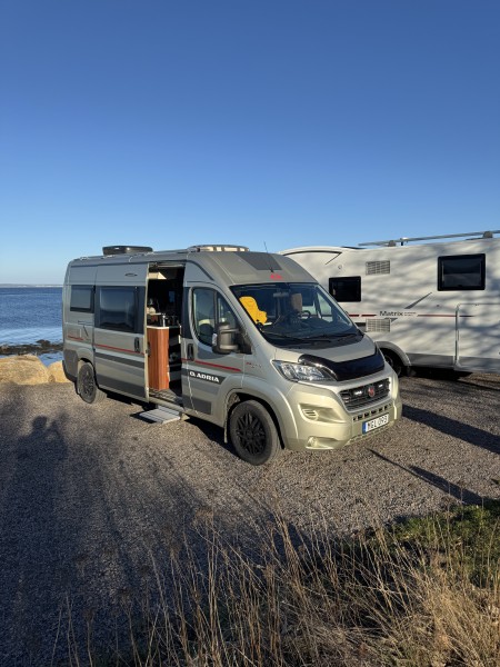 Adria Twin 600 SLT Retkeilyauto - Åkersberga, Ruotsi