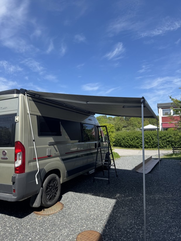 Adria Twin 600 SLT Retkeilyauto - Åkersberga, Ruotsi