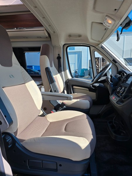 Adria Twin 600 SLT Retkeilyauto - Åkersberga, Ruotsi