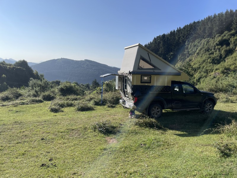 Nissan Navara Nissan Navara mit Ortec/Exkab Wohnkabine Matkailuauto - Stuttgart, Saksa