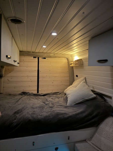   Van - Umeå, Suède