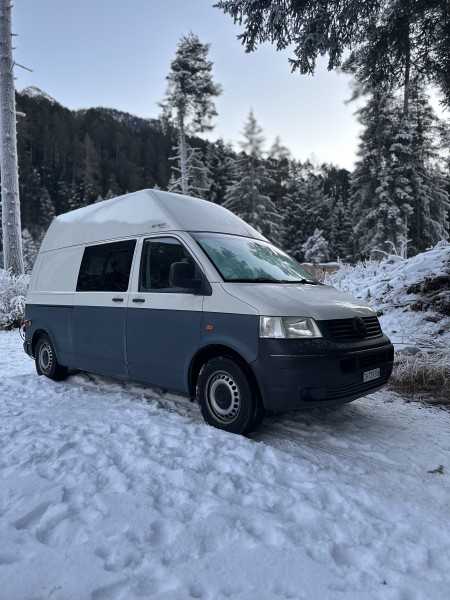 VW T5 Hochdach Campervan - Brütten, Schweiz