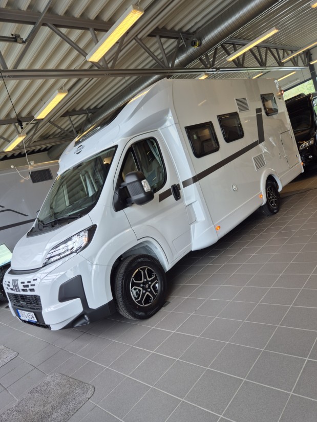 Carado T338S Matkailuauto - Örebro, Ruotsi