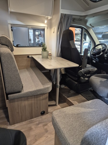Carado T338S Matkailuauto - Örebro, Ruotsi