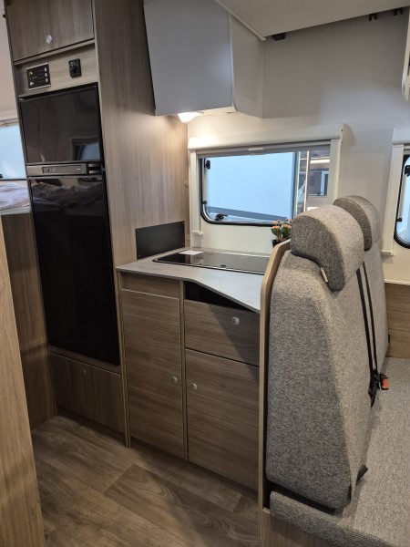 Carado T338S Matkailuauto - Örebro, Ruotsi