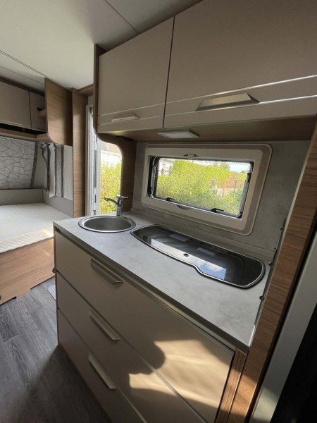 Knaus SPORT 500KD Wohnwagen - Västerås, Schweden