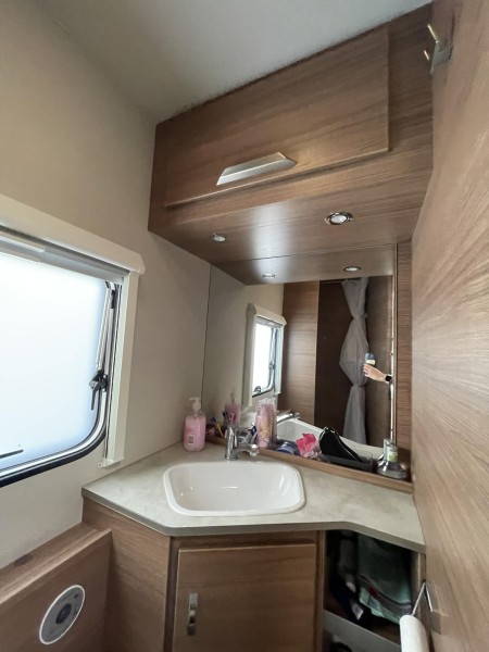 Knaus SPORT 500KD Wohnwagen - Västerås, Schweden