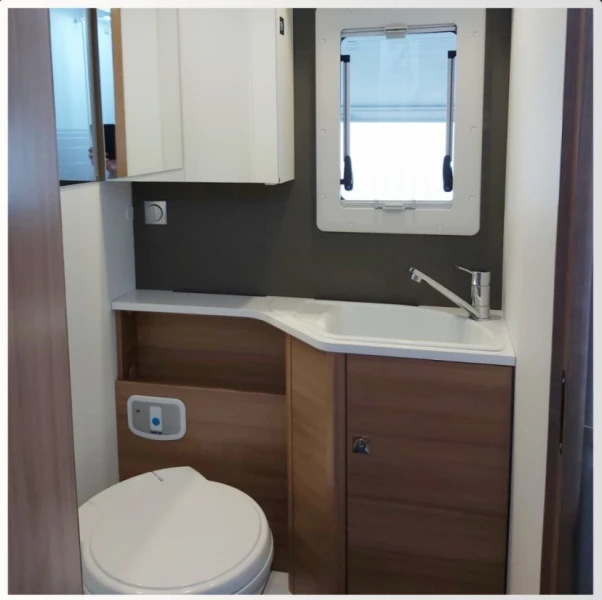 Adria Matrix 670 SL Matkailuauto (Sa) 3OV 2179CM3 Wohnmobil - Vantaa, Finnland