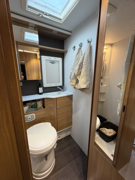 Adria Adria Coral xl 670sp + Wohnmobil - Ljungby, Schweden