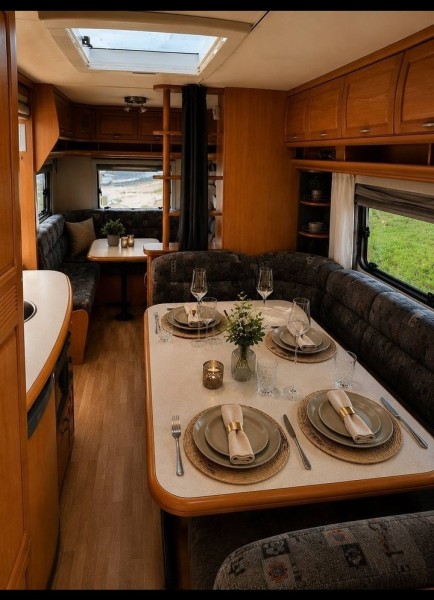 Hobby 650 KMFE PRESTIGE Wohnwagen - Västerås, Schweden