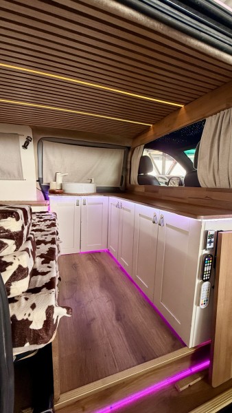 Mercedes Vito Long Campingbus - La Chaux-de-Fonds, Schweiz