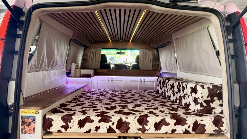 Mercedes Vito Long Campingbus - La Chaux-de-Fonds, Schweiz
