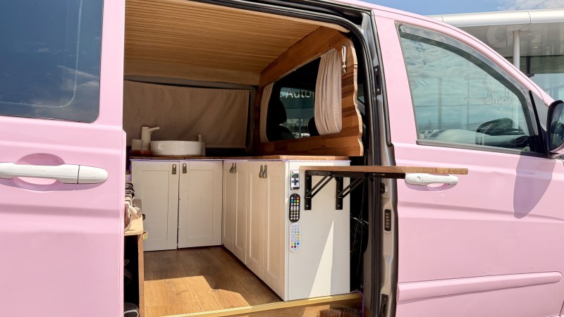 Mercedes Vito Long Campingbus - La Chaux-de-Fonds, Schweiz