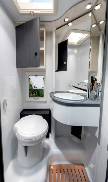 Chausson 660 Ultimate Motorhome - Aubonne, Switzerland