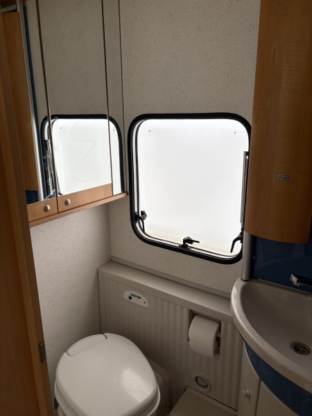 Bürstner Ventana 490 TK Caravane - Erschwil, Suisse