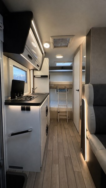 McLouis Glamys 320 Camping-car - Roche, Suisse