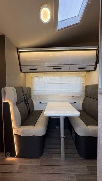 McLouis Glamys 320 Camping-car - Roche, Suisse